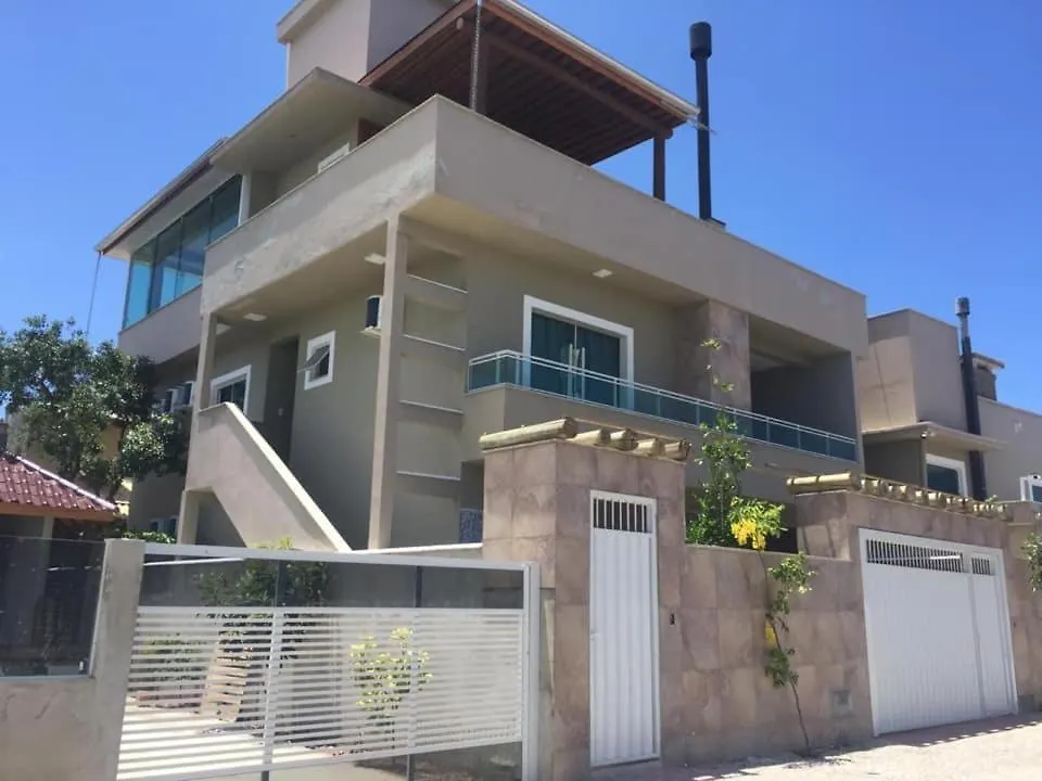 Holiday home Lindas Casas Com Piscina Poucos Metros Do Mar Para 18 Pessoas Bombinhas