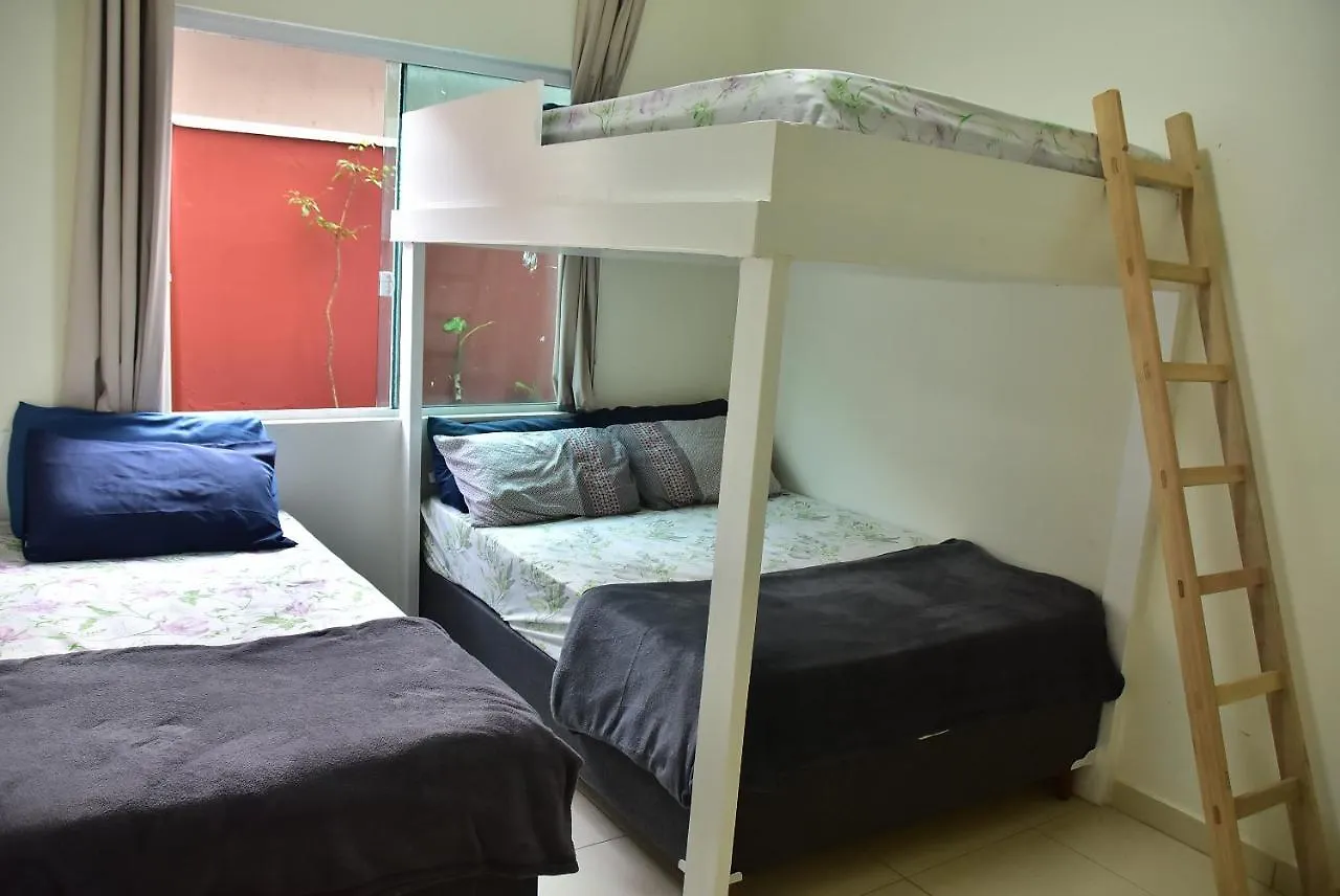 Lindas Casas Com Piscina Poucos Metros Do Mar Para 18 Pessoas Bombinhas