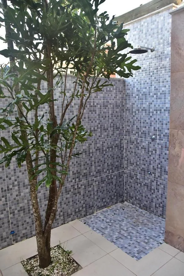 Lindas Casas Com Piscina Poucos Metros Do Mar Para 18 Pessoas Bombinhas